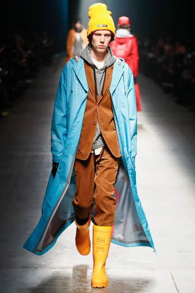 Look 17
